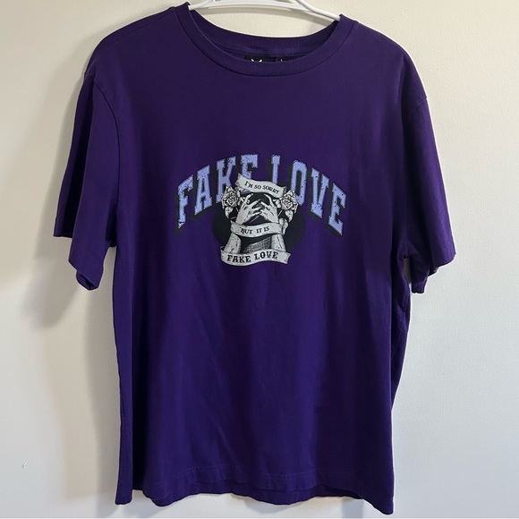 BTS Pop Up Store in Toronto Fake Love Tshirt - Picture 2 of 4